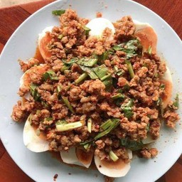 ลาบไข่เค็มหมูสับ  แซ่บอีสาน