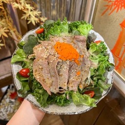 สลัดเนื้อวากิว