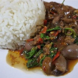 ข้าว กะเพราเครื่องในไก่ กล่องใหญ่