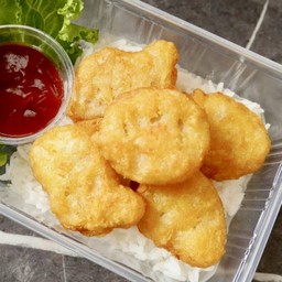 ข้าว+นักเก็ตไก่ 5 ชิ้น +ซอส