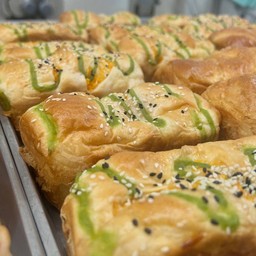 ขนมปังฝอยทองหน้าสังขยาใบเตย