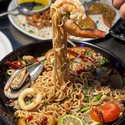 -ผัดมาม่าขี้เมาไก่