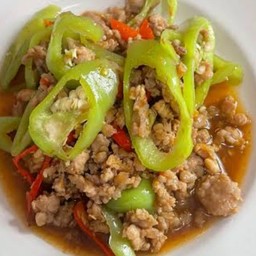 หมูสับ ผัดพริกหยวก