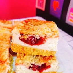 สตอเบอรีชีสบาร์