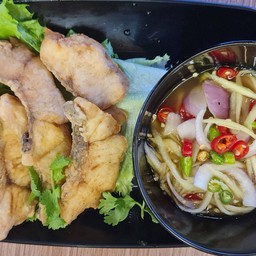 ปลากระพง+น้ำยำมะม่วง