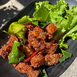 หมูคลุกฝุ่น.