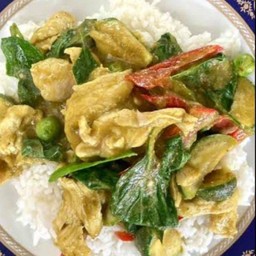 ผักเขียวหวานไก่แห้งราดข้าว