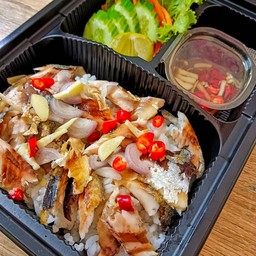 ข้าวหยำปลาทูทอด