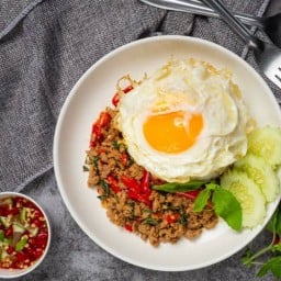 ข้าวกะเพราบ้านๆ