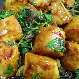 กระเพราเต้าหู้ไข่มังสวิรัติ