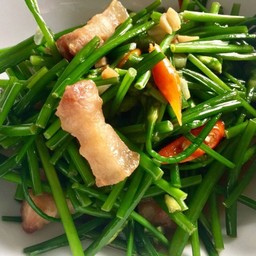 ข้าวผัดดอกไม้กวาด