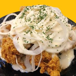 ข้าวไก่กรอบซอสซาวครีมหัวหอม