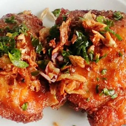 สะโพกไก่ทอดสมุนไพร