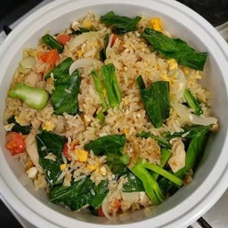 ข้าวผัดไข่ แถมไข่ดาวทุกจาน