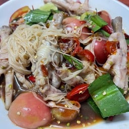 ตำขนมจีนปลาร้าตีนไก่