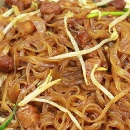 ขั่วหมี่โคราชสูตรดั้งเดิมผัดโดยคนโคราช