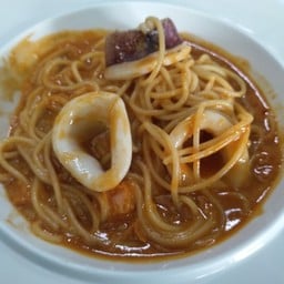 สปาเก็ตตี้หมึกผัดซอสไข่เค็ม