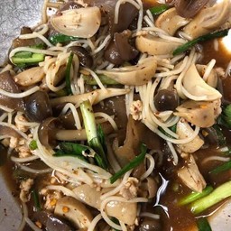 ยำขนมจีนเห็ดรวม