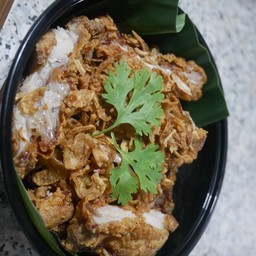 สะโพกไก่ทอด (กับข้าว)