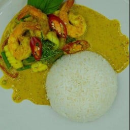 เขียวหวานทะเลแห้งราดข้าว + ไข่ดาว