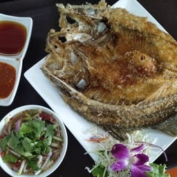 ปลากระพงทอดน้ำปลา