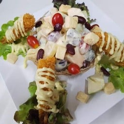 สลัดกุ้งทอดผลไม้รวมรังนกเผือก