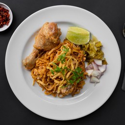 ข้าวซอยผัดแห้งไก่