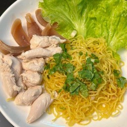 ก๋วยเตี๋ยวไก่หมัก  by คุณอ้อย ไม่มีสาขา