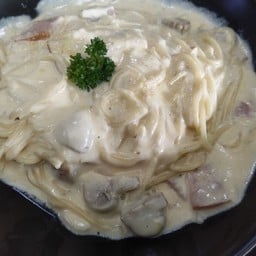 สปาเก็ตตี้คาโบนาร่าแฮมเห็ด