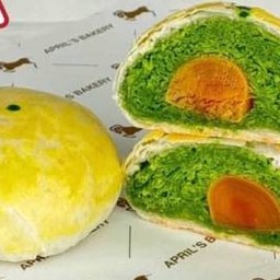 พายเผือกฝอยเขียวไข่เค็ม (Taro with Green Golden Threads Egg)