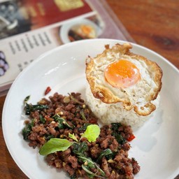 กระเพราคั่วเนื้อสับโบราณ