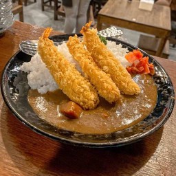 ข้าวแกงกะหรี่กุ้งทอด