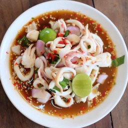 ยำปลาหมึกนัวๆ