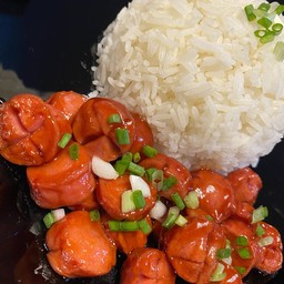 ข้าวไส้กรอกราดซอส