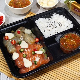 [อร่อยซ่ากับโค้ก] ข้าวหน้าแซลมอนดองซีอิ้ว+กุ้งดองซีอิ้ว +  โค้ก ออริจินัล (ขวด)