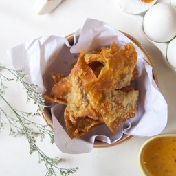 เกี๊ยวหมูทอดไข่เค็ม