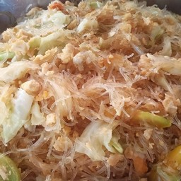 ผัดวุ้นเส้นใส่ไข่