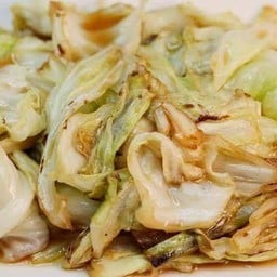 กะหล่ำปลีผัดน้ำปลา (กับข้าว)