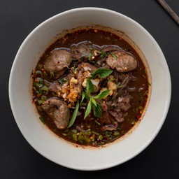 ก๋วยเตี๋ยวเรือเนื้อต้นตำหรับอยุธยา พิเศษ