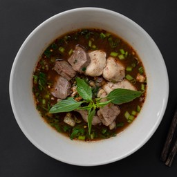 ก๋วยเตี๋ยวเรือหมูต้นตำหรับอยุธยา พิเศษ