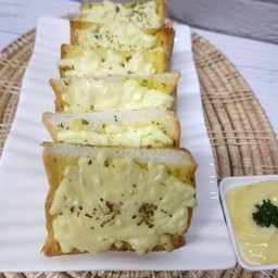 ขนมปังกระเทียมอบชีส