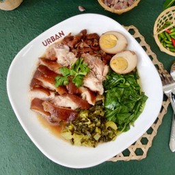 ขาหมู เนื้อ หนัง  (ฅ)  แถมไข่ (กับข้าว )