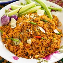 ข้าวผัดน้ำพริกนรก หมูสับ