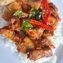 พริกแกงหมูกรอบ