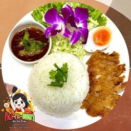 ข้าวหมูสามชั้นทอดไข่ตูม