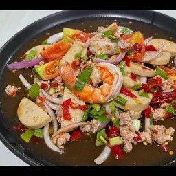 ยำกุ้งสุกไก่ยอ