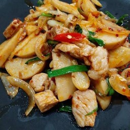 ข้าวหมูผัดพริกเผา