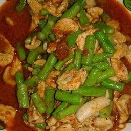 ข้าวราดผัดพริกแกง