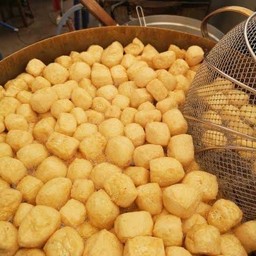 ลูกชิ้นชิ้นแคะทอด