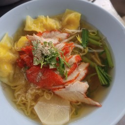 บะหมี่เกี๊ยวหมูแดง